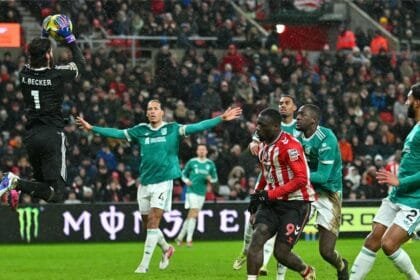 With an assist from Salah, Van Dijk gives Liverpool a valuable win over Sunderland in the Premier League