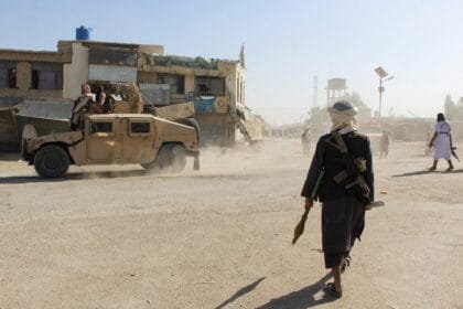 نيران على الحدود.. أفغانستان تعلن هجومًا واسع النطاق على امتداد خط التماس مع باكستان