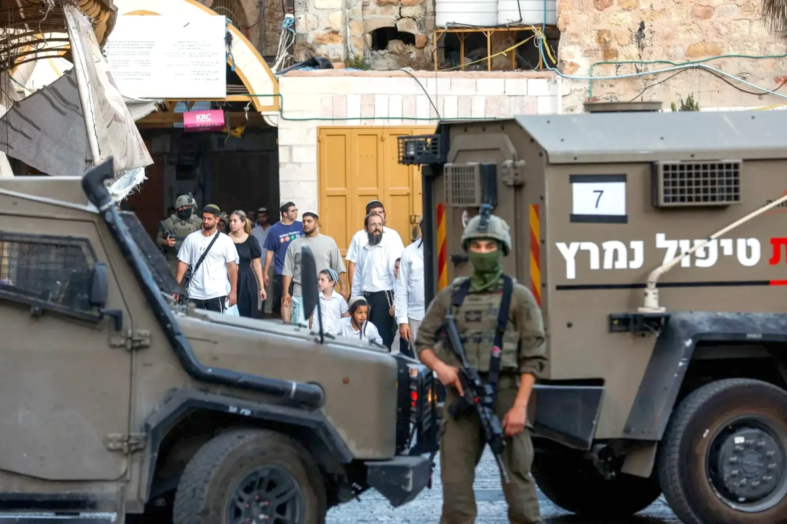 Israel approves decisions to strengthen settlements and change the legal status of the West Bank