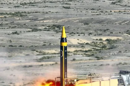 إيران تكشف عن صاروخ «خرمشهر-4» الباليستي.. وتعلن قدرات هجومية متقدمة