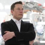 Elon Musk plans an unmanned landing on the moon in 2027