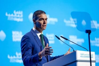 A decision that shakes Europe: Spain bans social media for minors, and Musk lashes out: The Prime Minister is a "tyrant and a traitor to his country."