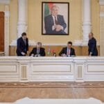 بهدف تعزيز أطر التعاون.. أبوظبي وباكو توقّعان اتفاقية توأمة لتعزيز التعاون الحضري