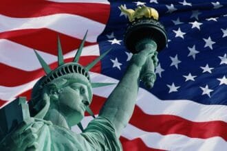 السفارات الأمريكية تجمع ملايين الدولارات استعدادًا للاحتفال بالذكرى الـ 250 للاستقلال