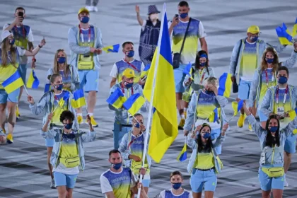 الاستبعاد الصادم: رياضي أوكراني يودع الأولمبياد الشتوية بسبب خوذة تحمل صورة ضحايا الحرب