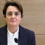 استقالة رئيسة متحف اللوفر بعد أشهر من سرقة كبرى