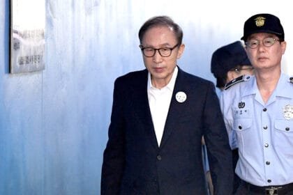 اعتذار مدو فى سول.. الرئيس السابق يواجه غضب الشعب بعد إدانته بالتمرد