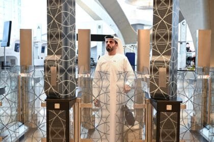 الإمارات والبحرين تطلقان تجريبيا مشروع النقطة الواحدة للمسافرين جوا