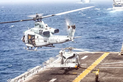 الجيش الأمريكي يسقط مسيرة إيرانية اقتربت من حاملة طائرات في بحر العرب