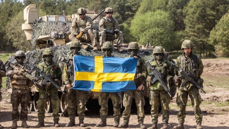 الجيش السويدي يشوّش على مسيّرة قرب حاملة الطائرات الفرنسية شارل ديجول