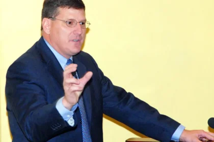 A fiery warning sparks controversy: Scott Ritter: The aircraft carrier Abraham Lincoln could become a "sitting duck" in the face of Iran.