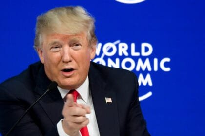 بعد وصفها بالغبية.. ترامب يشن هجومًا جديدًا على مراسلة CNN: "لا تبتسم!"