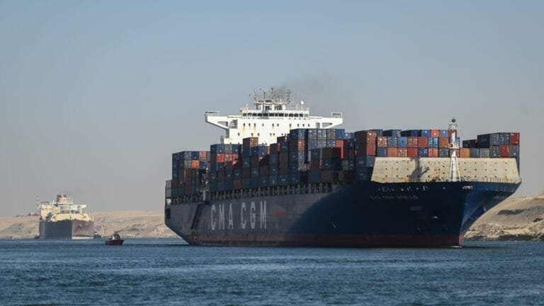 Washington issues strict security directives for its ships in the Strait of Hormuz... Tehran: Oman negotiations started with a "good start"