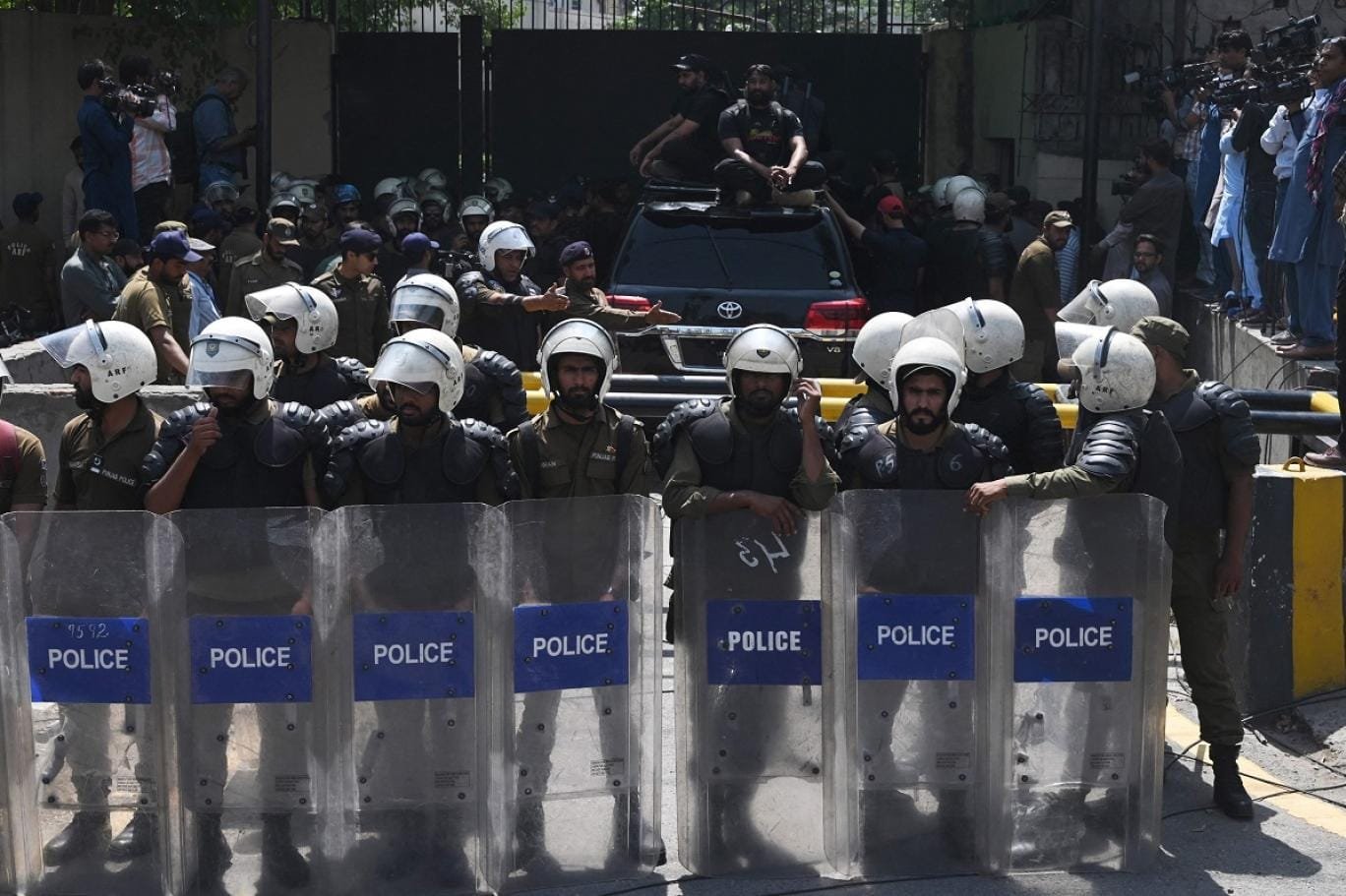 Pakistani police regain control of a town in Balochistan after a 3-day battle; 58 killed and 197 militants captured.