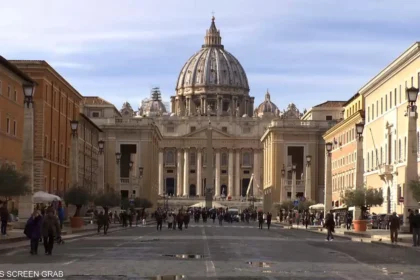 By order of the Vatican and with white paint, Meloni's features were erased from the controversial mural.