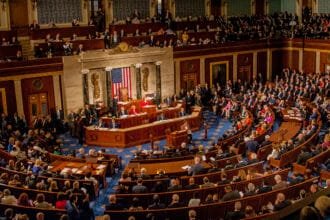 مشرعون أمريكيون يعتزمون التصويت على سلطات الحرب ضد إيران