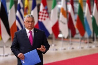 بودابست تشهر "الفيتو".. المجر تهدد بإفشال حزمة عقوبات أوروبية جديدة ضد روسيا