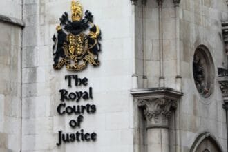 المحكمة العليا البريطانية تسمح للحكومة بالطعن على حكم بعدم قانونية حظر "فلسطين أكشن"