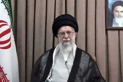 Breaking - Khamenei threatens Washington with a "regional war" and affirms: We will not submit to the policy of threats.