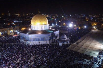 60 ألف مصلٍ يؤدون صلاتى العشاء والتراويح فى المسجد الأقصى وسط أجواء روحانية مهيبة
