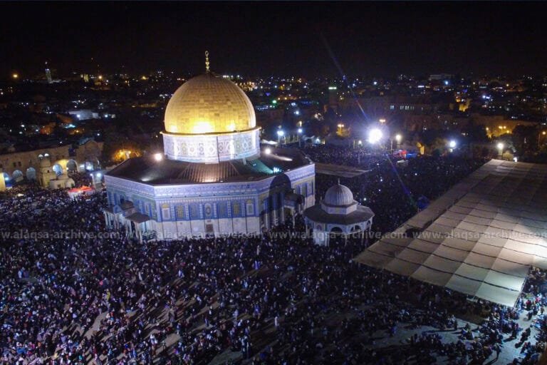60 ألف مصلٍ يؤدون صلاتى العشاء والتراويح فى المسجد الأقصى وسط أجواء روحانية مهيبة