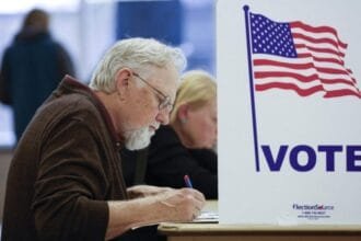 عاصفة سياسية فى لوس أنجلوس.. شقيقة مرشح لمنصب العمدة تهاجمه علنًا وتشعل الجدل قبل الانتخابات