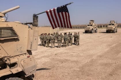 انسحاب أمريكي كامل من قاعدة التنف في سوريا وتسليمها للقوات الحكومية