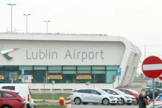 بولندا تعيد فتح مطاري لوبلين وجيشوف