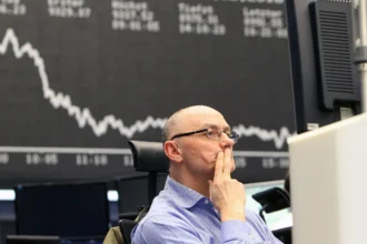تراجع الأسهم الأوروبية مع تجدد القلق التجاري بسبب الرسوم الأميركية