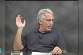 مكتب المدعي العام الفرنسي يفتح تحقيقاً أولياً مع الوزير السابق لانغ بسبب علاقاته بإبستين