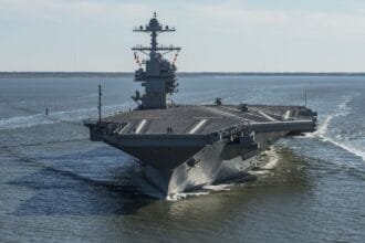 مياه الصرف تشل أحدث حاملة طائرات أمريكية