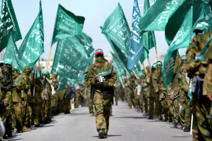حماس توافق على بدء نزع سلاحها تدريجيا اعتبارا من مارس المقبل