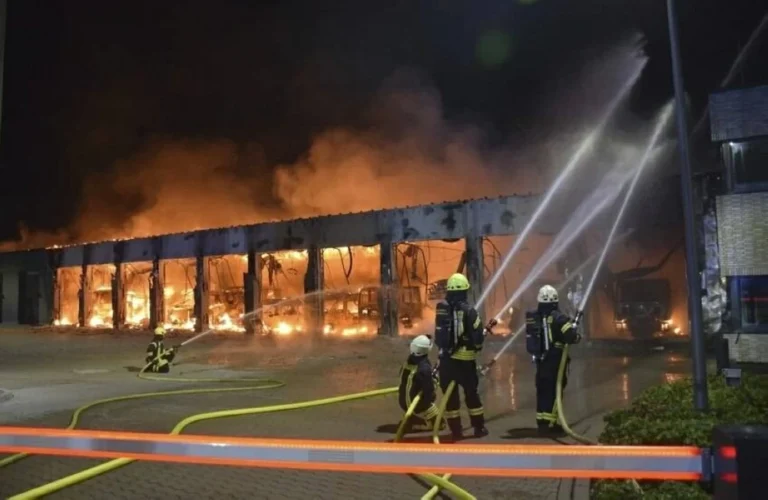 A fire at a leading physics laboratory in western Germany caused extensive damage and delayed a multi-billion euro project.