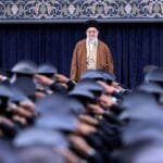 خامنئي في ذكرى الثورة: صمود الشعب أقوى من الصواريخ والوحدة سلاح لإحباط أطماع الأجانب