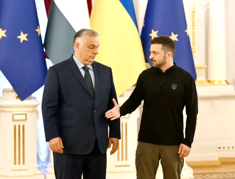 رئيس الوزراء المجري فيكتور أوربان مع رئيس أوكرانيا زيلينسكي