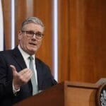 استقالة ستارمر على المحك.. شبح إبستين يربك لندن ويشعل عاصفة سياسية