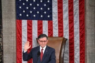 ضربة لخطط جونسون.. نواب جمهوريون يحبطون محاولة لحماية "رسوم ترامب" من الطعن