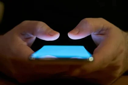 رسالة مجهولة تُربك الإيرانيين: "انتظروا وشاهدوا" وسط تصاعد التهديدات الأميركية