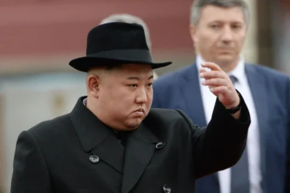 كوريا الشمالية تحسم موقفها: كيم جونغ أون يشيد "بالجنود المقاتلين لصالح روسيا" ويثير توترًا دوليًا