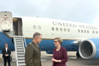 زيارة عسكرية مفاجئة تهز المشهد اللاتينى.. قائد أمريكى بارز يصل فنزويلا