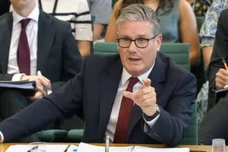 ستارمر يطالب الأمير أندرو بالمثول أمام الكونجرس للكشف عن علاقته بإبستين