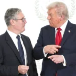 ستارمر يشتري هدية ترامب الفضية.. أزرار أكمام تتحول لصفقة سياسية