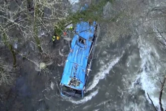 «رحلة تحولت إلى مأساة».. سقوط حافلة فى وادٍ سحيق بنيبال يخلّف عشرات الضحايا ويطلق سباق إنقاذ صعب