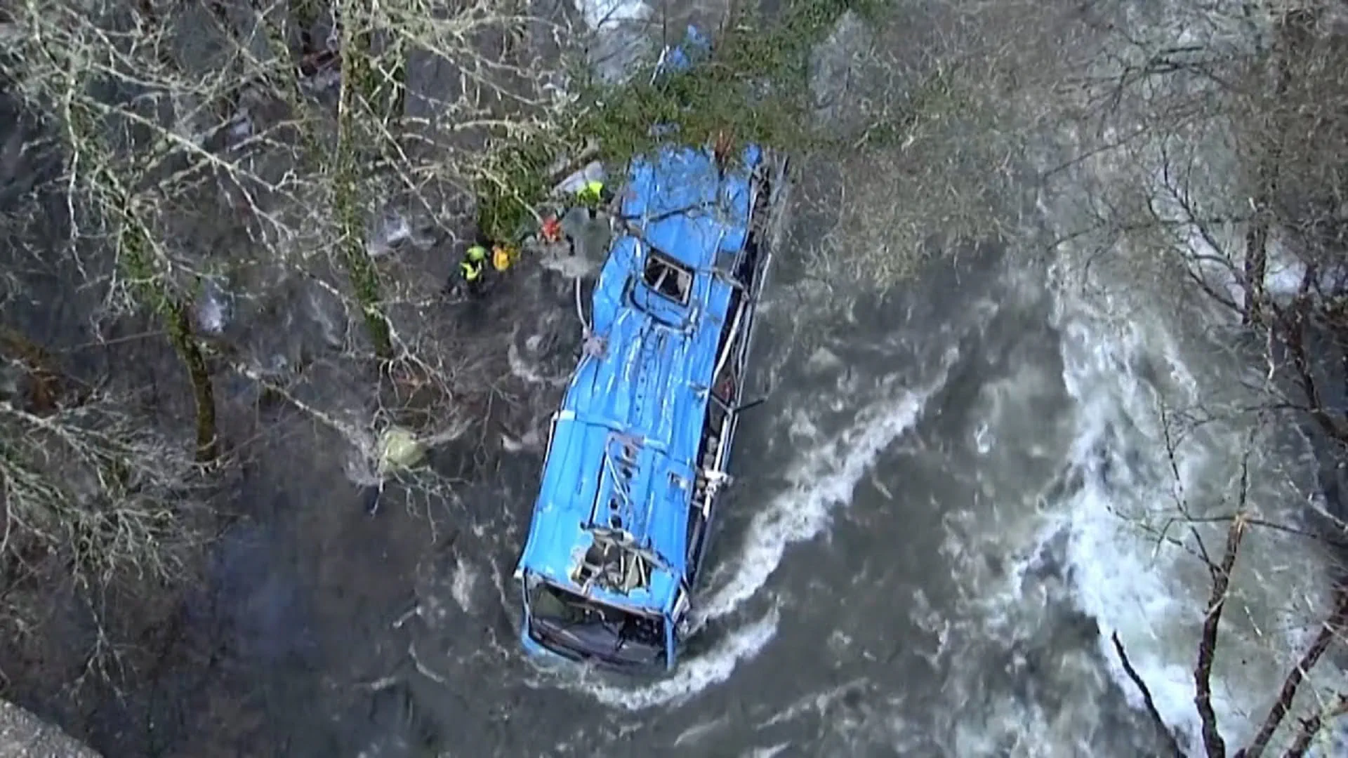 “A journey turned into a tragedy”: A bus plunges into a deep ravine in Nepal, leaving dozens dead and triggering a difficult rescue race.