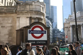 Britain is on edge... Plans to cut permanent jobs are shaking the labor market and sparking widespread concern.