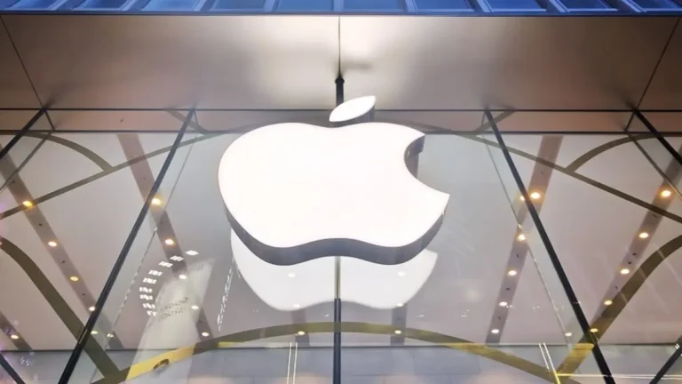 آبل تكشف Apple to unveil soon... iPhone 17e arrives on February 19 with game-changing new features قريبًا.. iPhone 17e يصل في 19 فبراير مع مزايا جديدة تُغير قواعد اللعبة