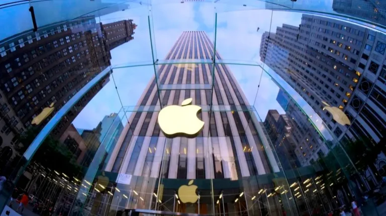 آبل تقفل الباب أمام الرجوع.. مستخدمو آيفون لن يتمكنوا من العودة لإصدارات iOS القديمة