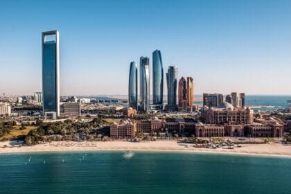 لدعم حملة "وقف أم الإمارات للأيتام".. صني فاركي يساهم بـ 100 مليون درهم