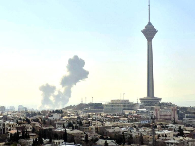 ضربة موجعة لطهران.. مقتل قادة بالحرس الثوري وشخصيات سياسية في غارات أمريكية إسرائيلية