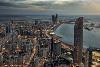 وصلت قيمتها إلى 142 مليار درهم.. "أبوظبي العقاري" يسجِّل زيادة بنسبة 44% في التصرفات العقارية خلال 2025